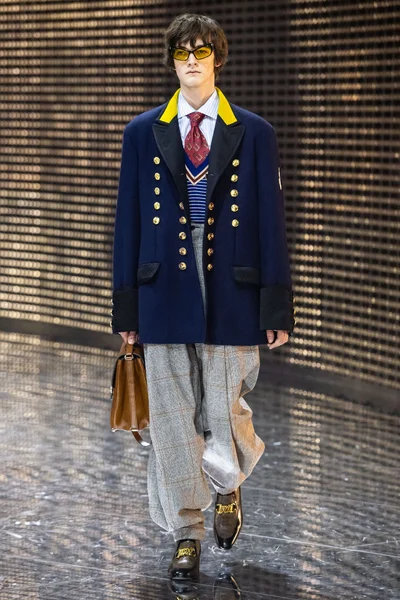 Look 16
